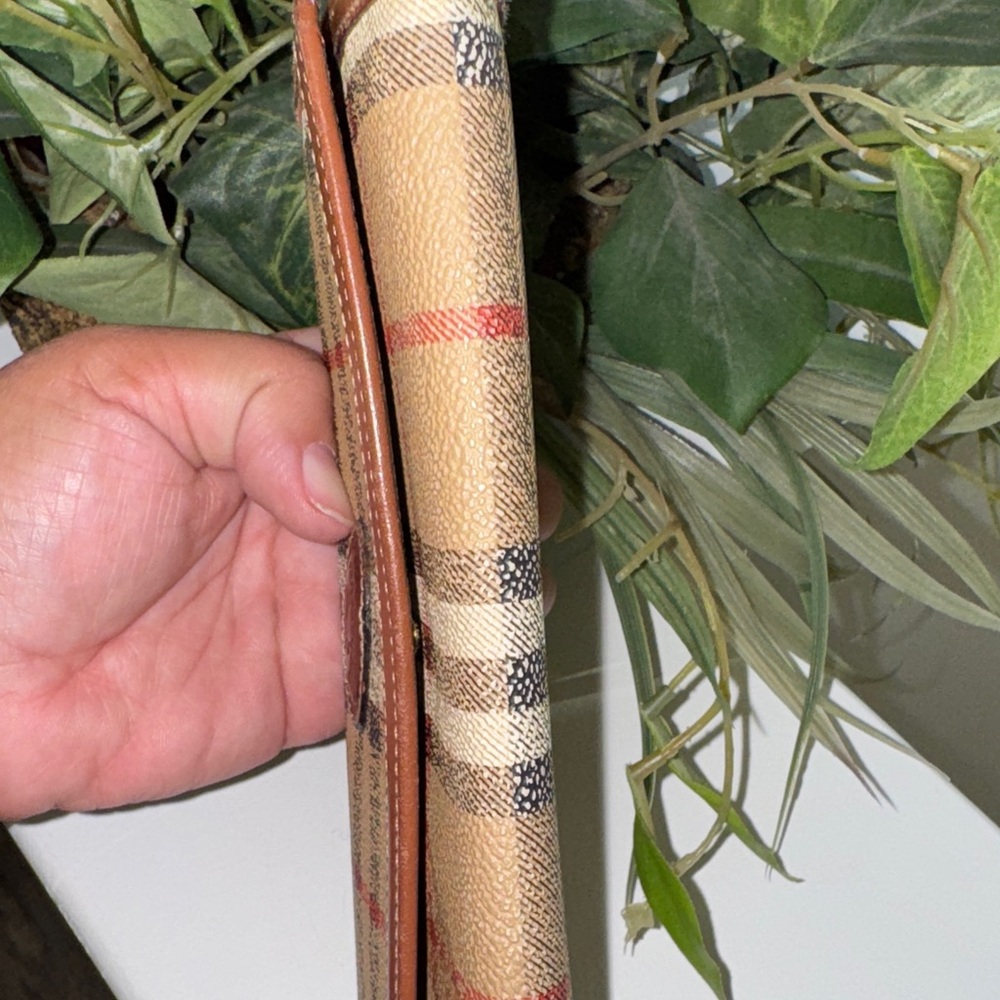 Burberry Beige and Brown Checkered Wallet - Picture 4 of 11
